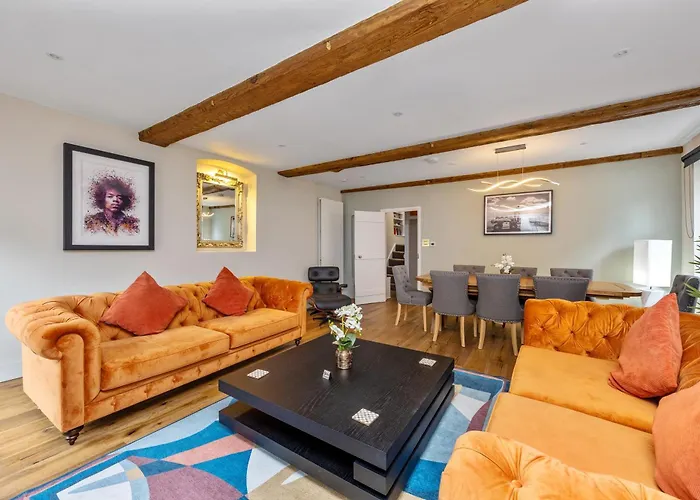 The Coach House - An Exeptional 3 Story House In The Heart Of The Lanes With Secure Private Parking