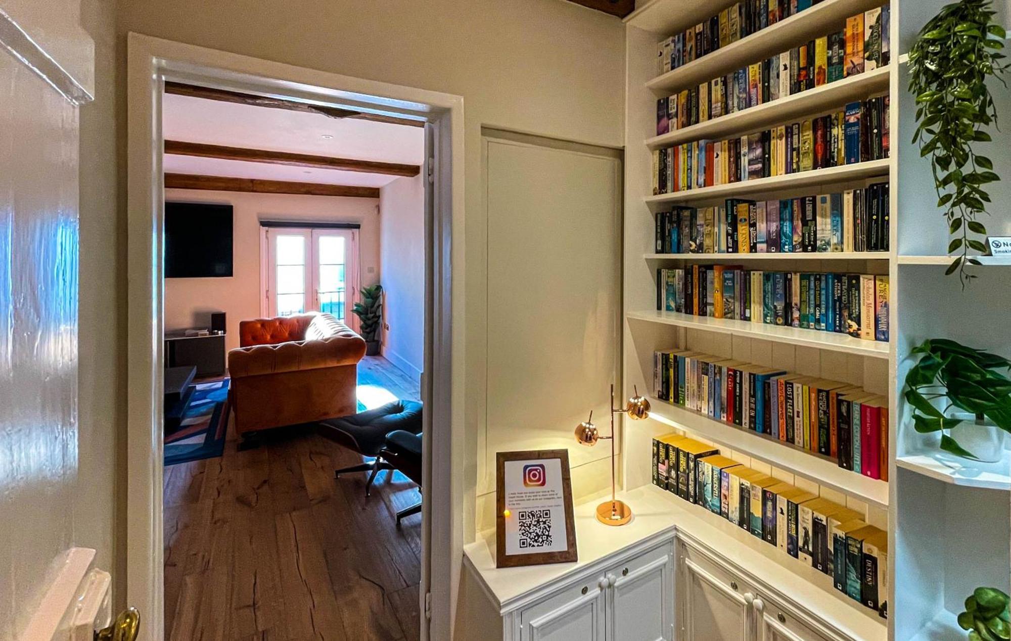The Coach House - An Exeptional 3 Story House In The Heart Of The Lanes With Secure Private Parking *